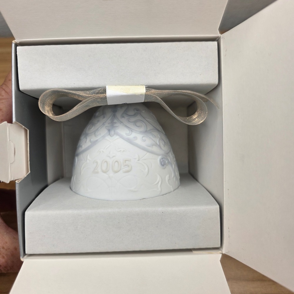 Lladro Porcelain Christmas Bell 2005 #01018185 In Original Box Made in Spain